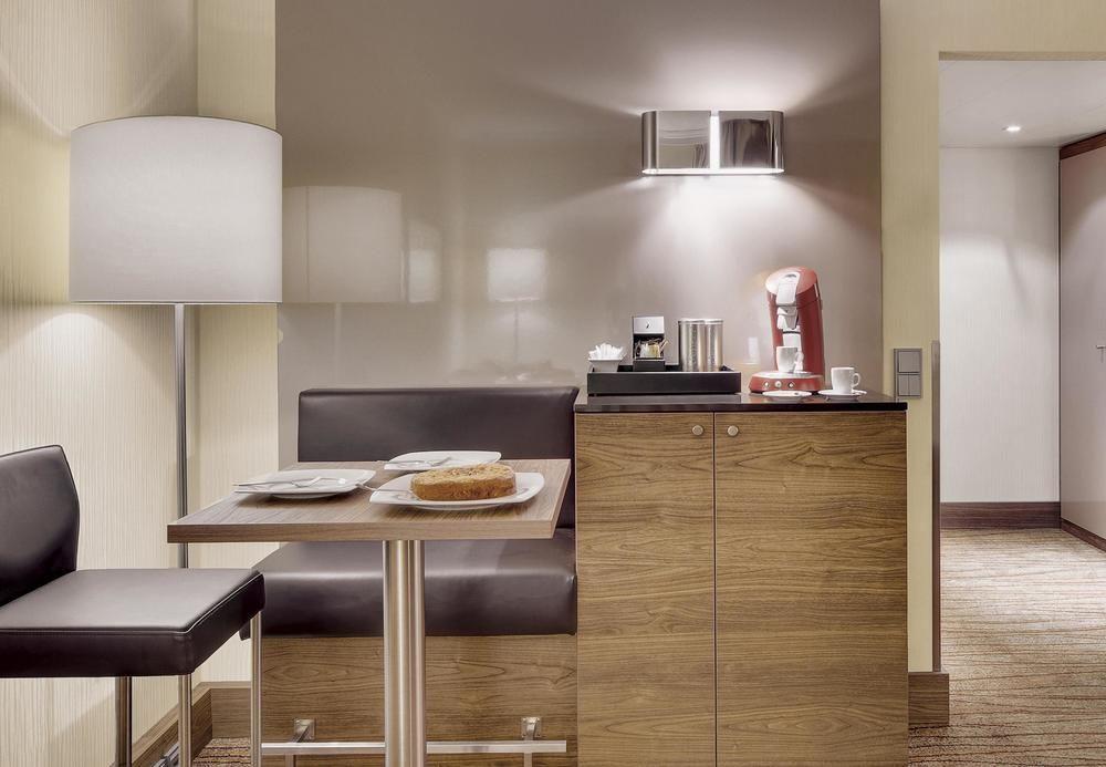 Courtyard By Marriott Linz Hotel Bagian luar foto