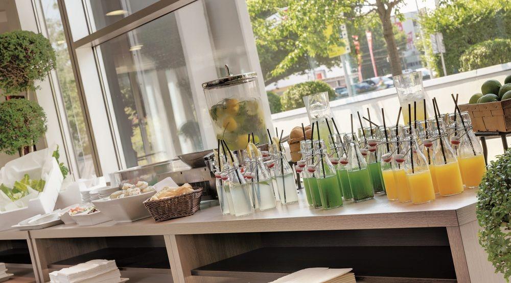 Courtyard By Marriott Linz Hotel Bagian luar foto