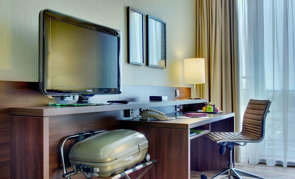 Courtyard By Marriott Linz Hotel Bagian luar foto