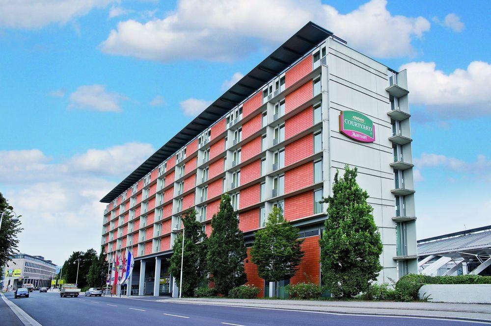 Courtyard By Marriott Linz Hotel Bagian luar foto