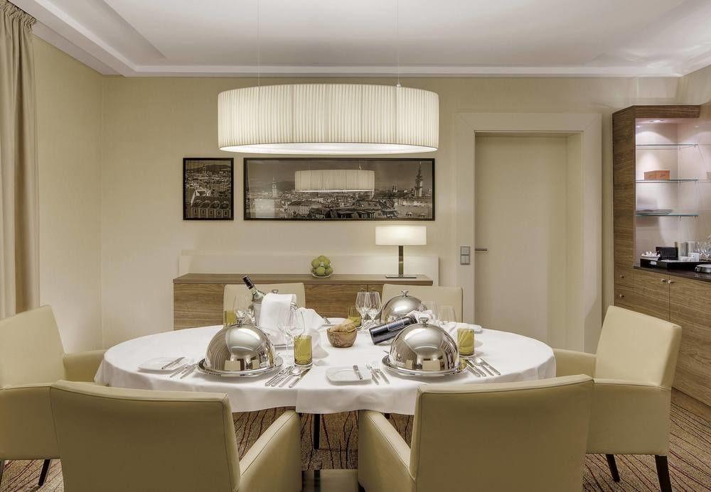 Courtyard By Marriott Linz Hotel Bagian luar foto