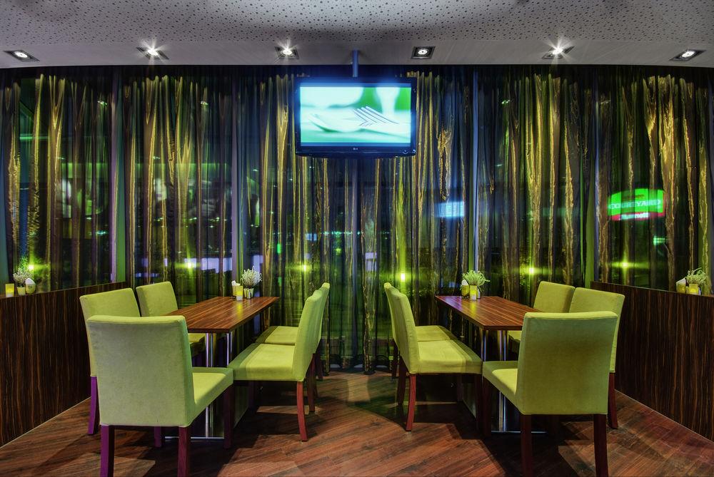 Courtyard By Marriott Linz Hotel Bagian luar foto