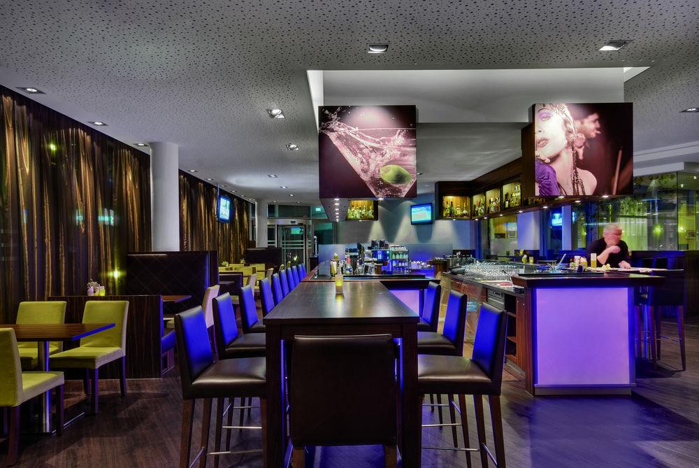 Courtyard By Marriott Linz Hotel Bagian luar foto