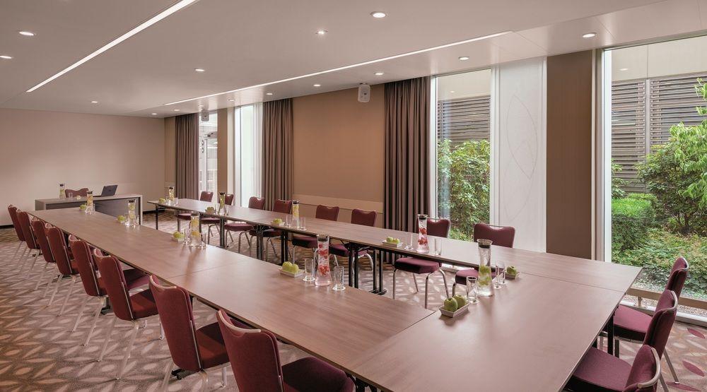 Courtyard By Marriott Linz Hotel Bagian luar foto