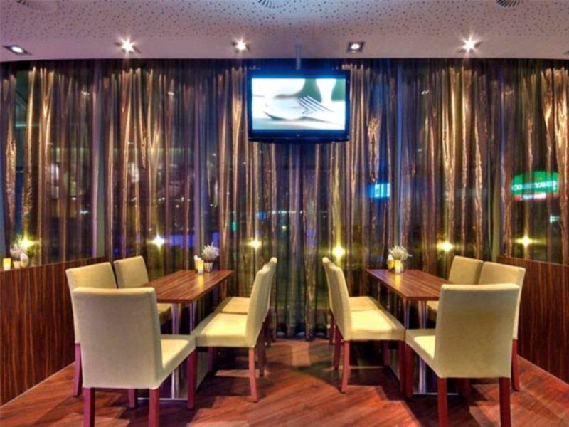 Courtyard By Marriott Linz Hotel Restoran foto
