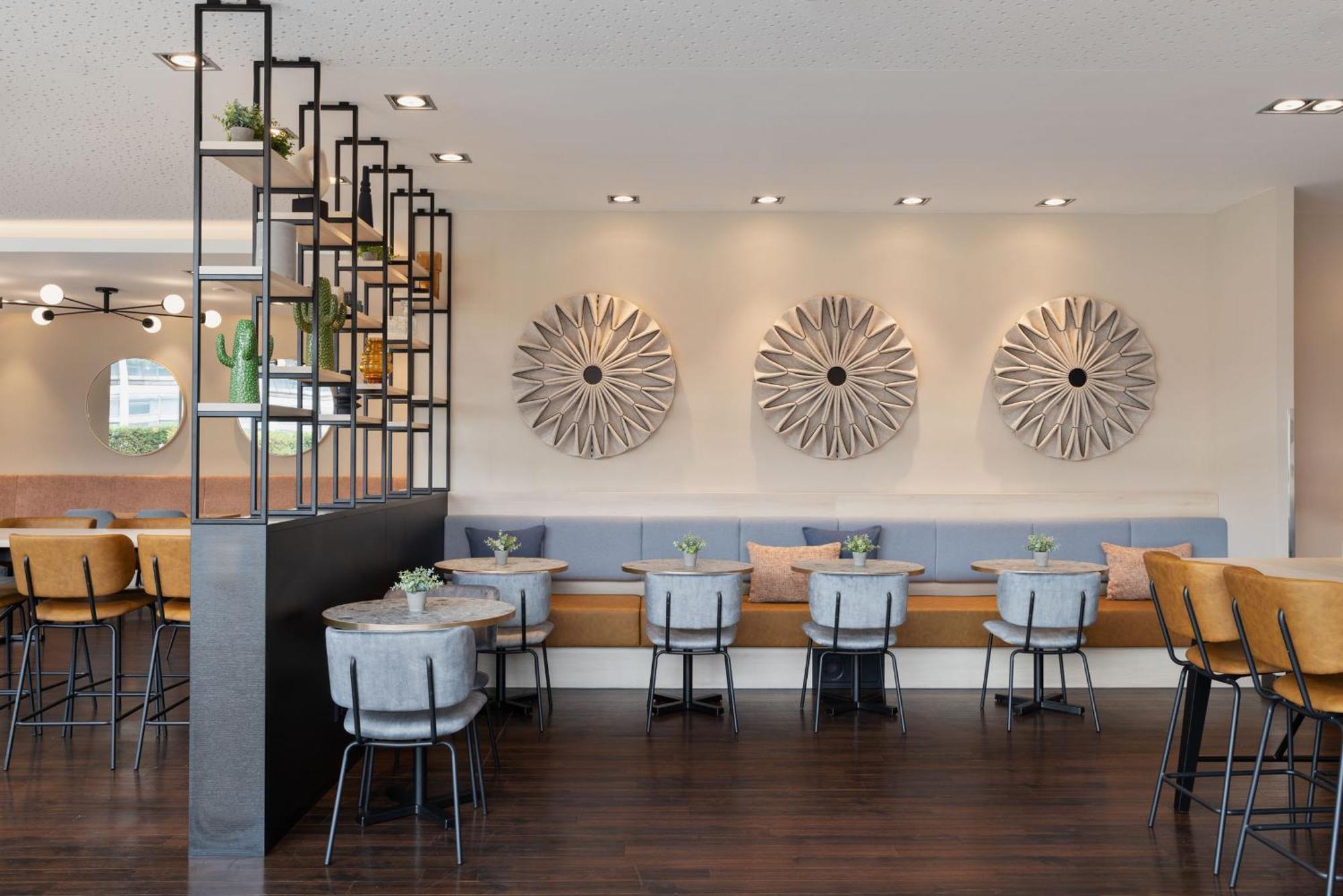 Courtyard By Marriott Linz Hotel Bagian luar foto