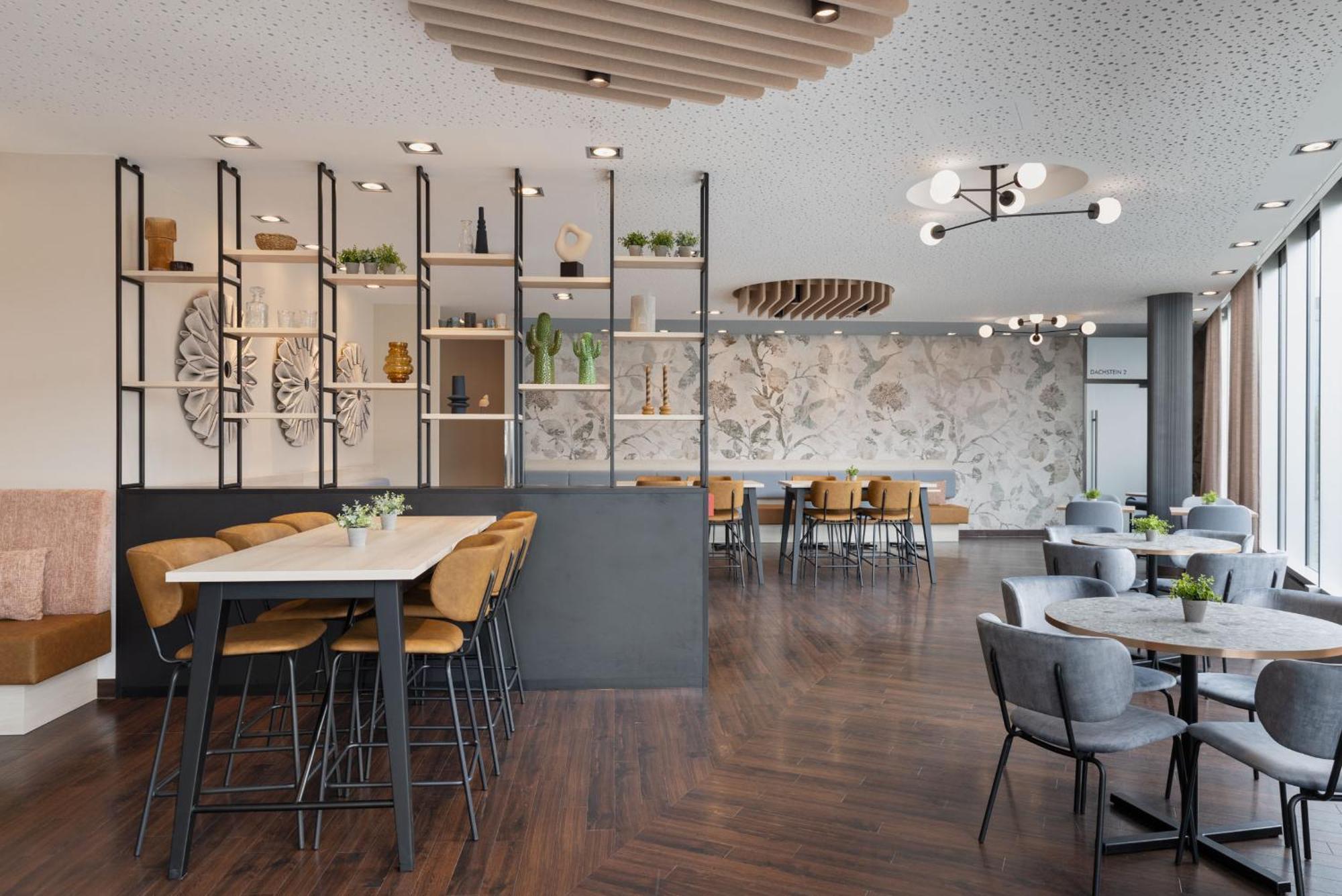Courtyard By Marriott Linz Hotel Bagian luar foto