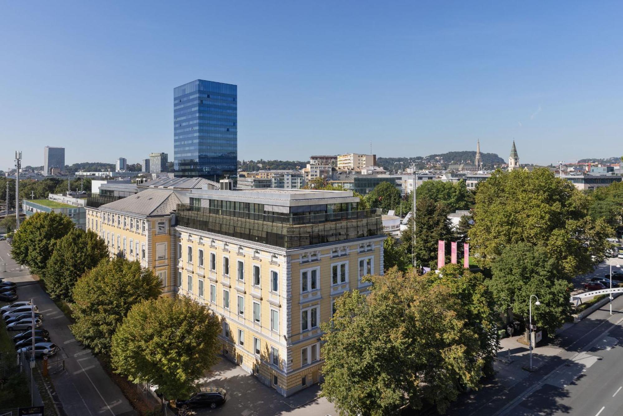 Courtyard By Marriott Linz Hotel Bagian luar foto