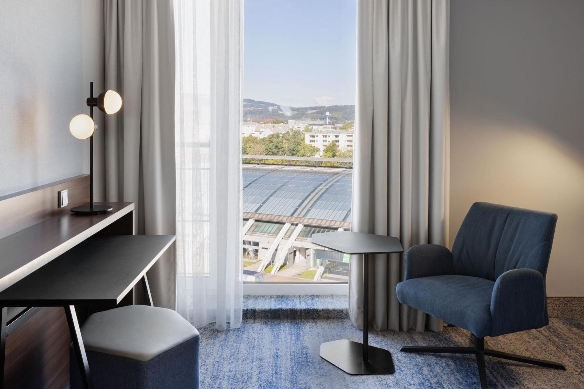 Courtyard By Marriott Linz Hotel Bagian luar foto