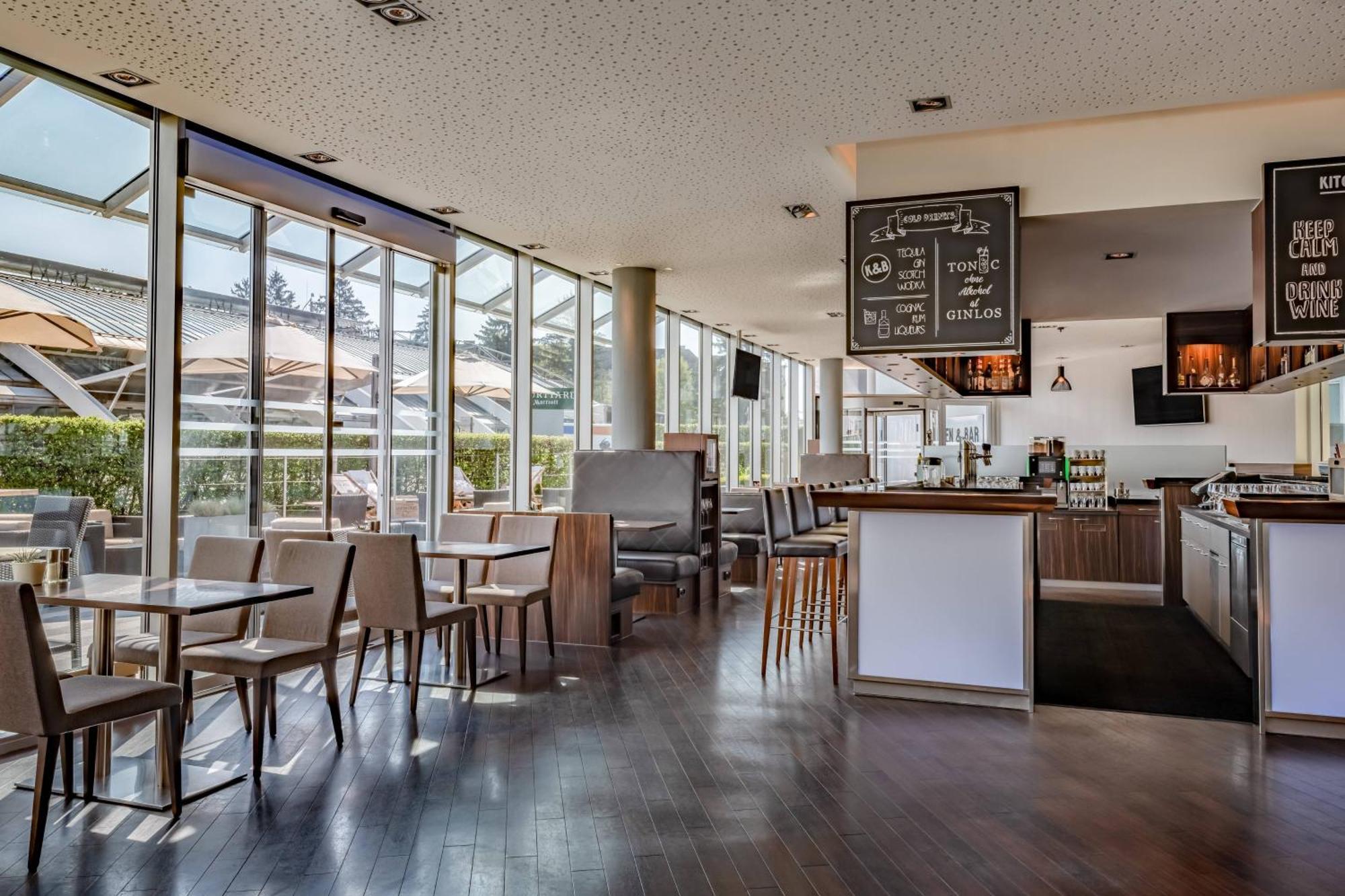Courtyard By Marriott Linz Hotel Bagian luar foto