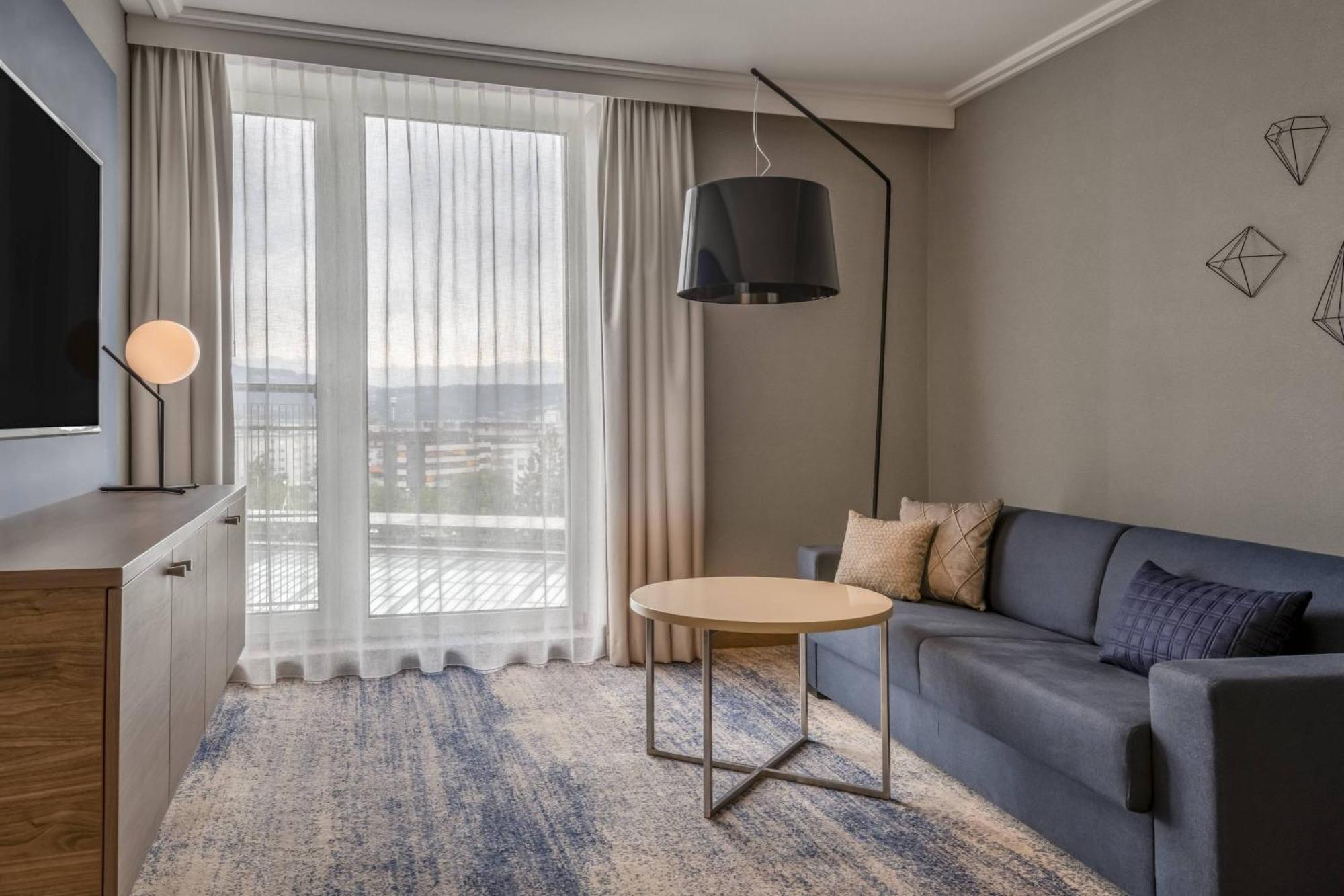 Courtyard By Marriott Linz Hotel Bagian luar foto