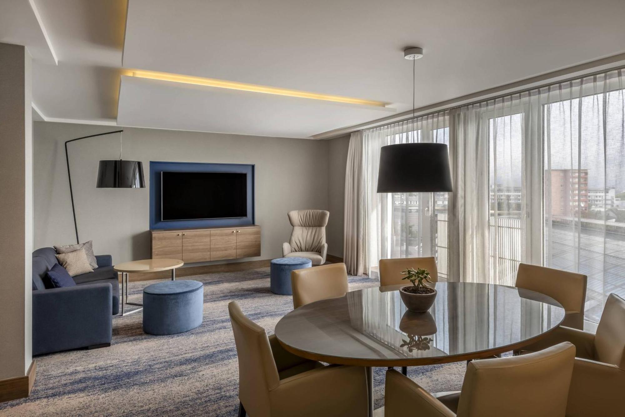 Courtyard By Marriott Linz Hotel Bagian luar foto