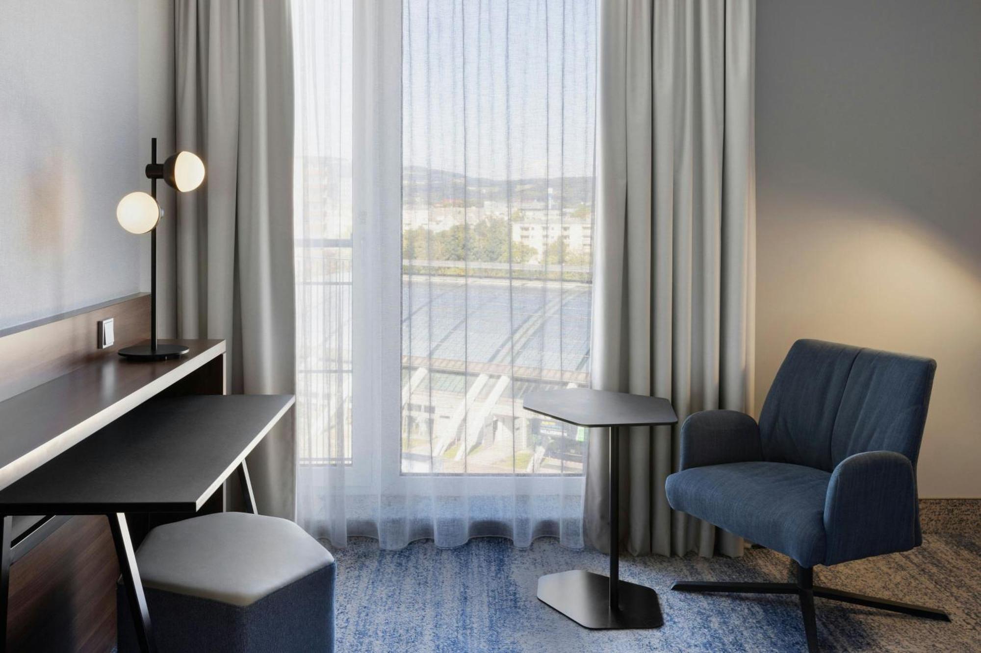 Courtyard By Marriott Linz Hotel Bagian luar foto