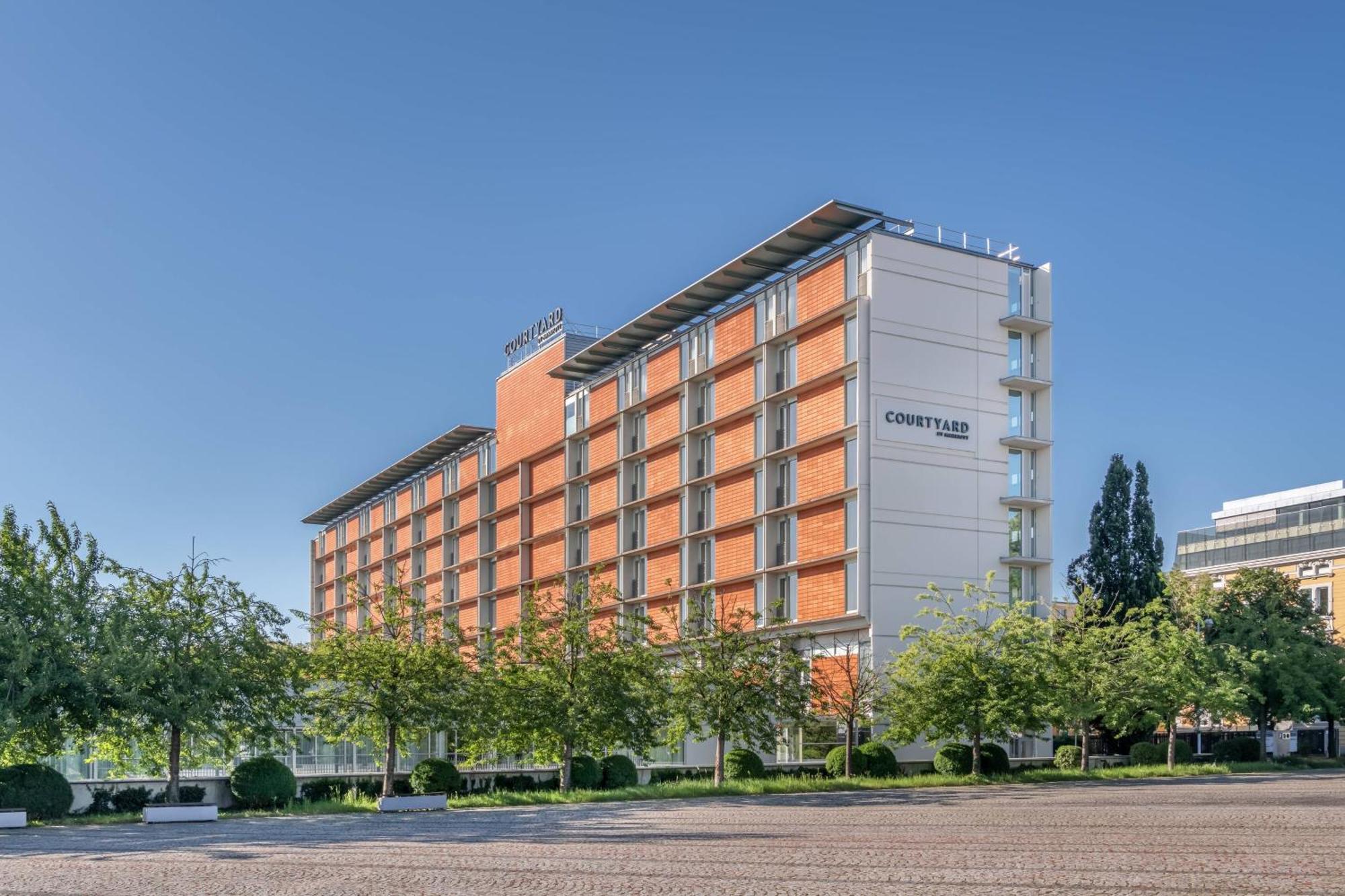 Courtyard By Marriott Linz Hotel Bagian luar foto