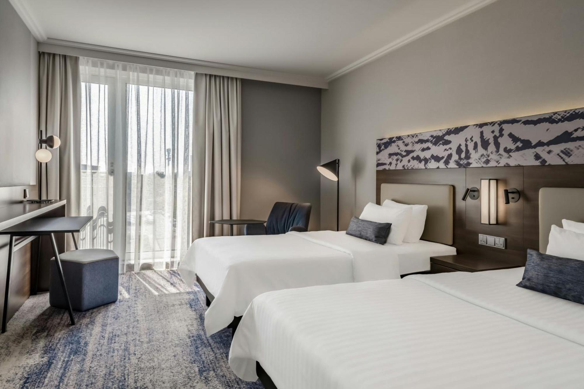 Courtyard By Marriott Linz Hotel Bagian luar foto