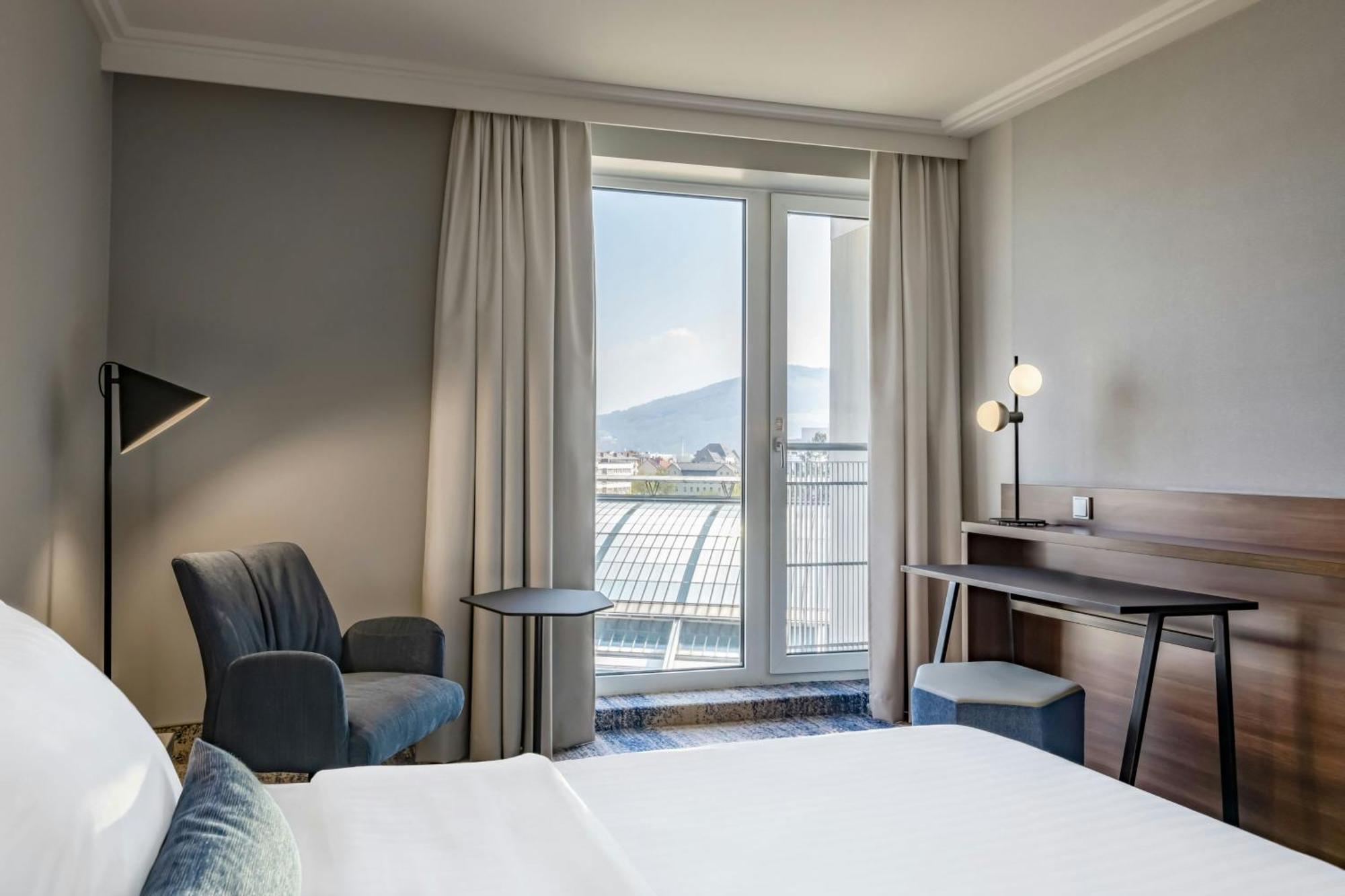 Courtyard By Marriott Linz Hotel Bagian luar foto