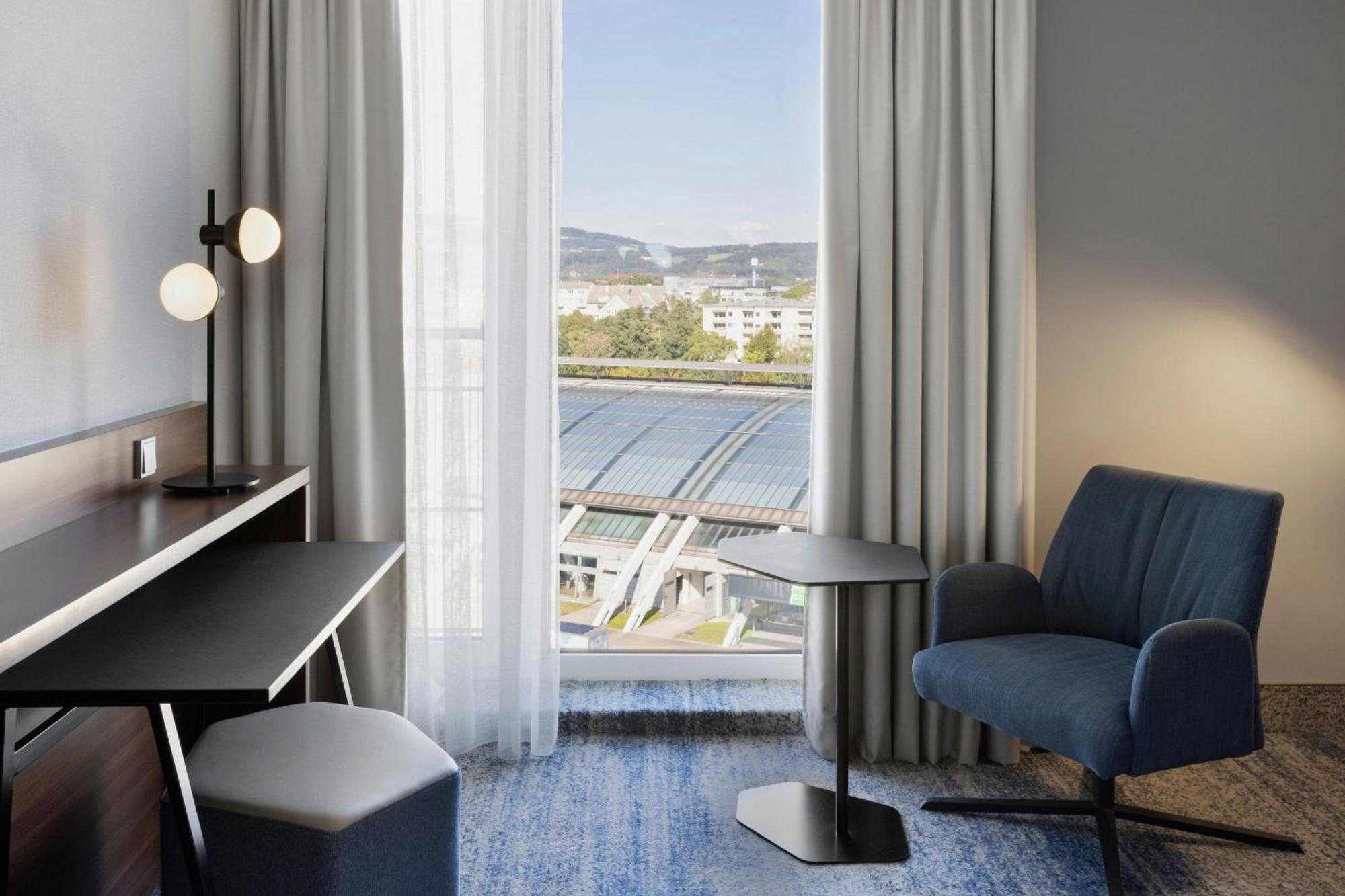 Courtyard By Marriott Linz Hotel Bagian luar foto