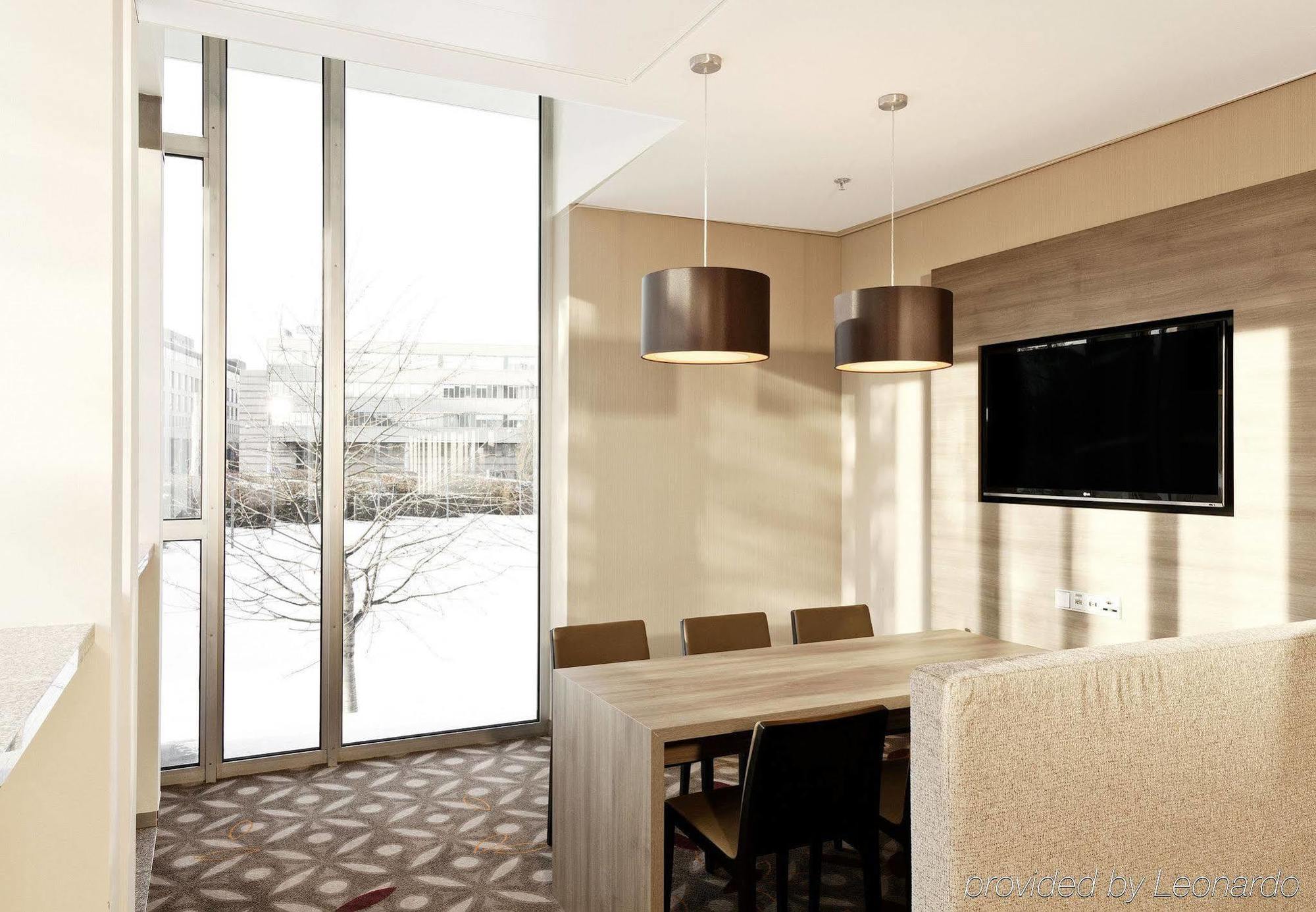 Courtyard By Marriott Linz Hotel Ruang foto