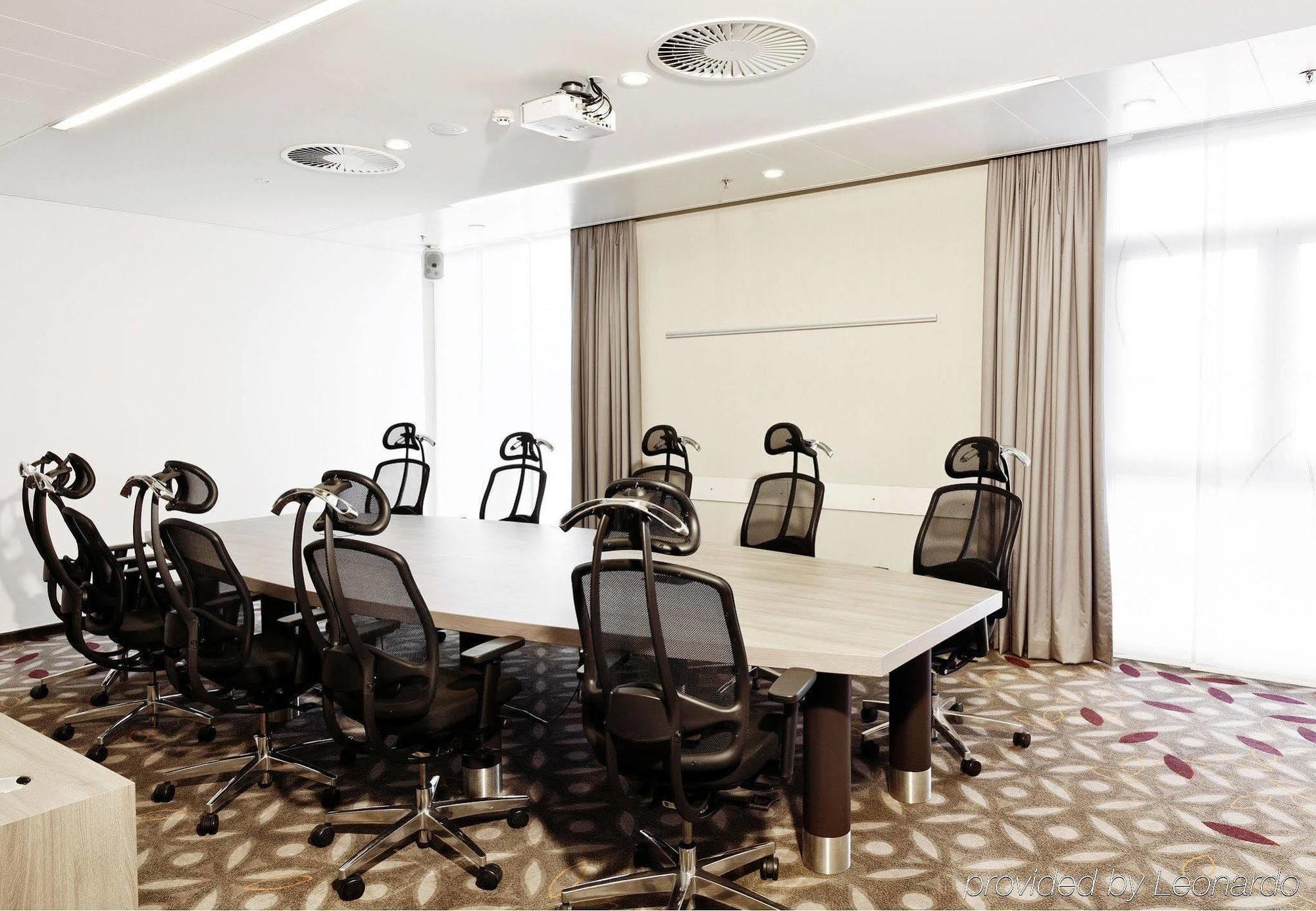 Courtyard By Marriott Linz Hotel Bisnis foto
